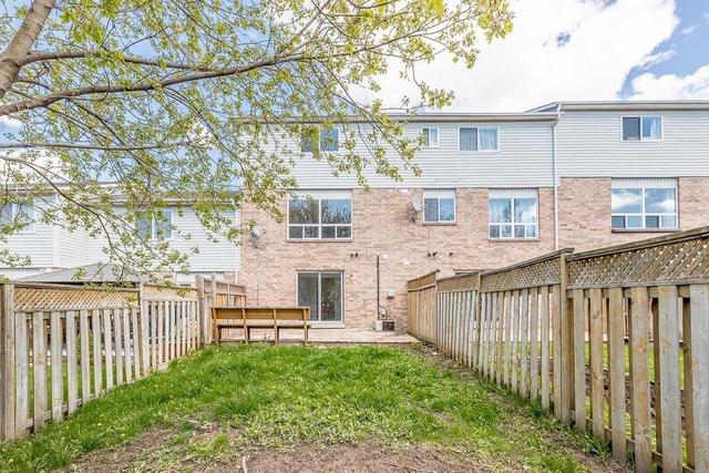 94 Pickett Cres, House attached with 3 bedrooms, 2 bathrooms and 3 parking in Barrie ON | Image 24