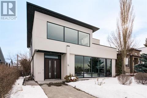 211 33 Avenue Sw, House detached with 4 bedrooms, 3 bathrooms and 6 parking in Calgary AB | Card Image