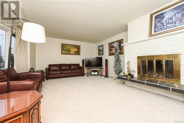 1757 Harmston Ave, House detached with 4 bedrooms, 3 bathrooms and 3 parking in Courtenay BC | Image 16