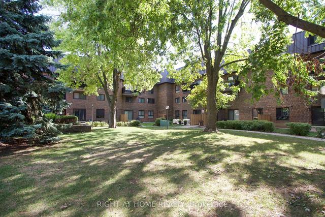 19 - 43 Taunton Rd E, Townhouse with 3 bedrooms, 3 bathrooms and 1 parking in Oshawa ON | Image 1