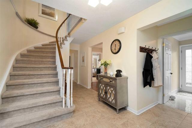 174 Hazelwood Dr, House detached with 4 bedrooms, 4 bathrooms and 3 parking in Whitby ON | Image 3