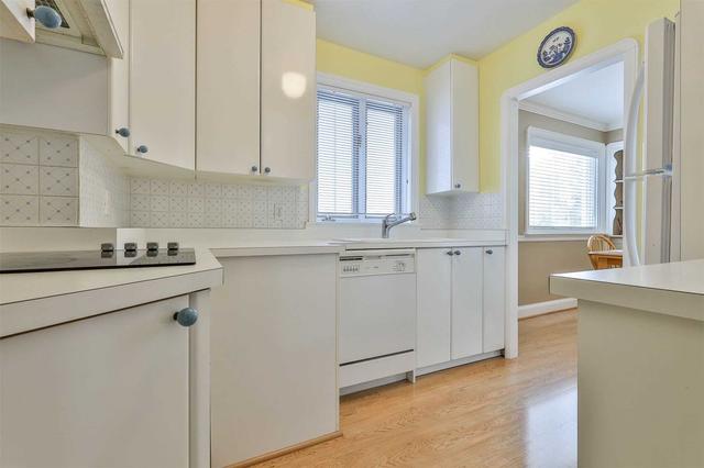 594 Broadway Ave, House detached with 2 bedrooms, 1 bathrooms and 2 parking in Toronto ON | Image 16