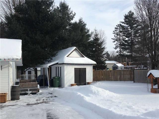 8 Dennis Cres, House detached with 3 bedrooms, 2 bathrooms and 5 parking in Petawawa ON | Image 2