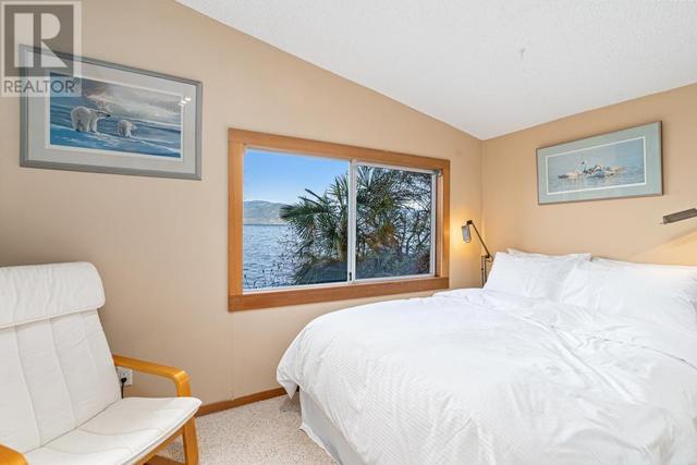 47 Brunswick Beach Road, House detached with 2 bedrooms, 2 bathrooms and 4 parking in Lions Bay BC | Image 11