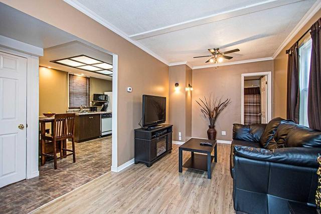 104 Park Rd S, House detached with 2 bedrooms, 1 bathrooms and 2 parking in Oshawa ON | Image 6