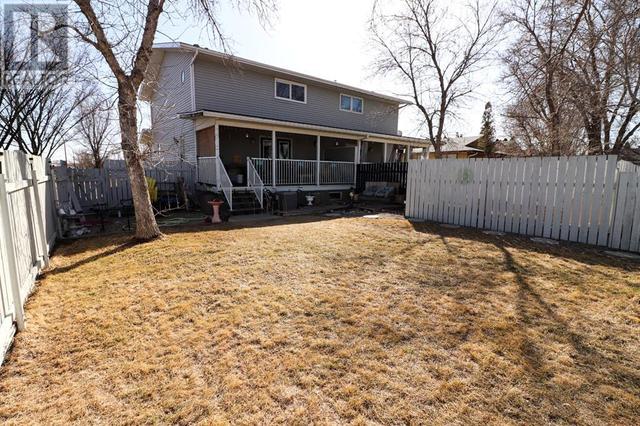 1950 1 Avenue Ne, Home with 4 bedrooms, 3 bathrooms and 3 parking in Medicine Hat AB | Image 36