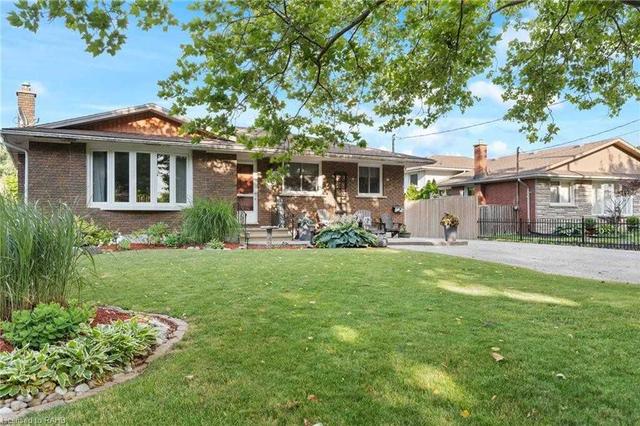 68 Prince Charles Dr, House detached with 3 bedrooms, 2 bathrooms and 6 parking in St. Catharines ON | Image 1
