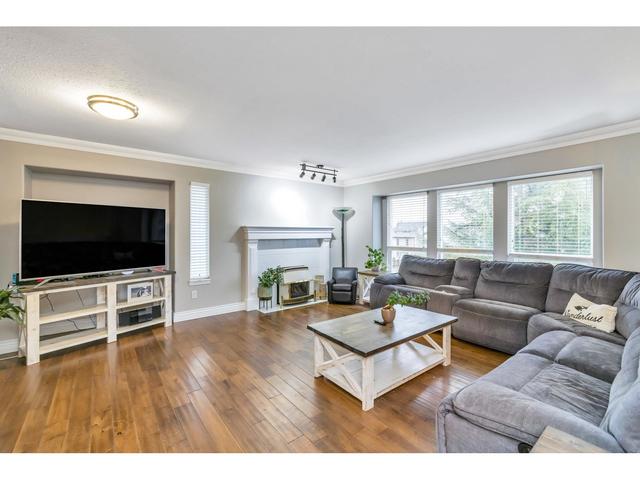 27027 27 Avenue, House detached with 5 bedrooms, 3 bathrooms and 6 parking in Langley BC | Card Image