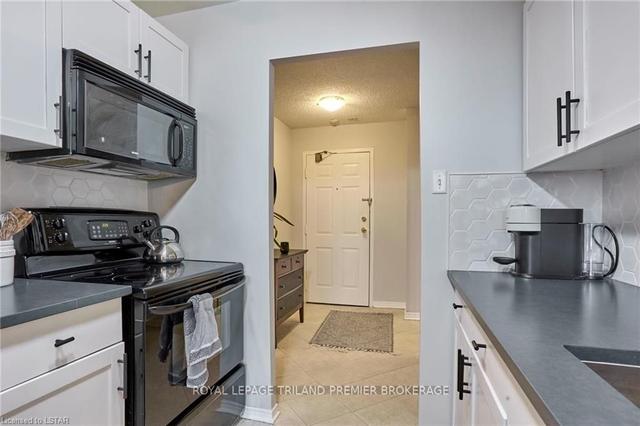 702 - 95 Base Line Rd W, Condo with 2 bedrooms, 2 bathrooms and 1 parking in London ON | Image 11