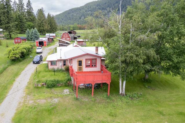 4512 48th Street, House detached with 2 bedrooms, 1 bathrooms and 6 parking in Central Kootenay B BC | Image 3