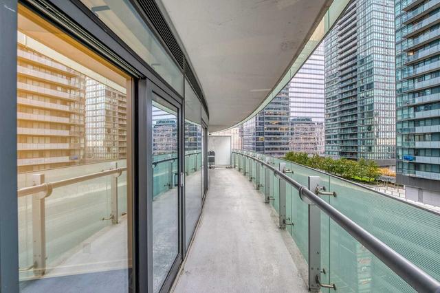 1301 - 14 York St, Condo with 3 bedrooms, 2 bathrooms and 1 parking in Toronto ON | Image 24