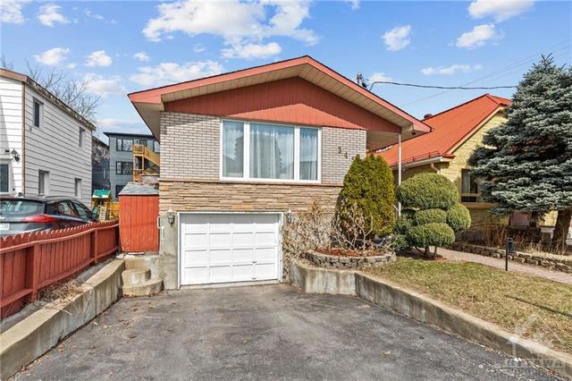 345 Montfort Street, House detached with 3 bedrooms, 2 bathrooms and 3 parking in Ottawa ON | Image 2