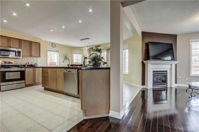 Upper - 316 Drummond Dr, House detached with 4 bedrooms, 3 bathrooms and 2 parking in Vaughan ON | Image 7