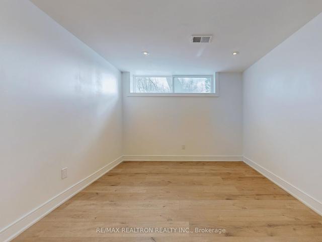 190 Combe Ave, House detached with 3 bedrooms, 3 bathrooms and 11 parking in Toronto ON | Image 24