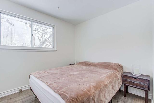 1018 Srigley St, House detached with 3 bedrooms, 2 bathrooms and 8 parking in Newmarket ON | Image 4