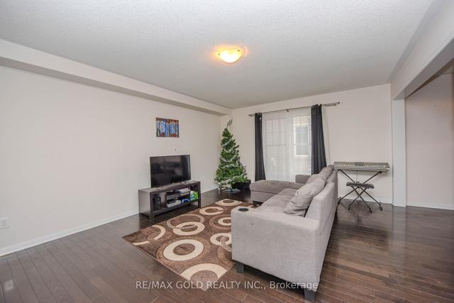 736 Challinor Terr, House attached with 2 bedrooms, 2 bathrooms and 3 parking in Milton ON | Image 5