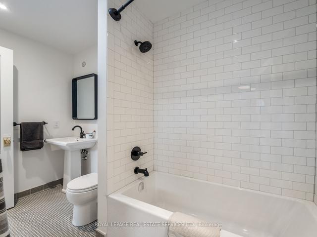 115 Sherwood Ave, House semidetached with 4 bedrooms, 5 bathrooms and 2 parking in Toronto ON | Image 25