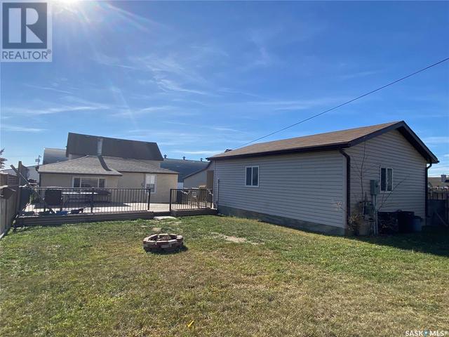 415 2nd Avenue E, House detached with 4 bedrooms, 2 bathrooms and null parking in Biggar SK | Image 43