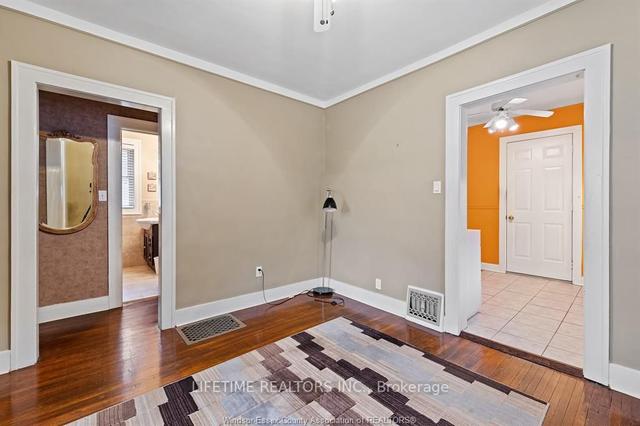 376 South St, House detached with 2 bedrooms, 2 bathrooms and 2 parking in Windsor ON | Image 21