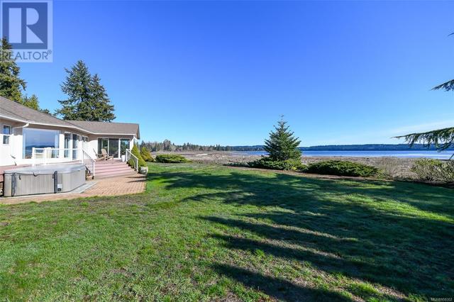 501 Arbutus Bay Rd, House detached with 3 bedrooms, 3 bathrooms and 10 parking in Comox Valley A BC | Image 10