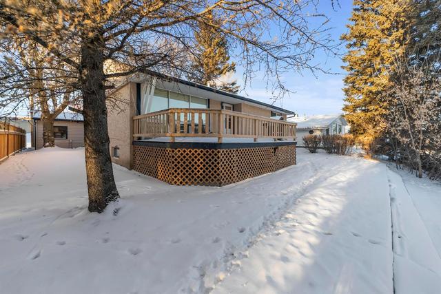 4616 51a Street, House detached with 2 bedrooms, 1 bathrooms and 1 parking in Camrose County AB | Image 2