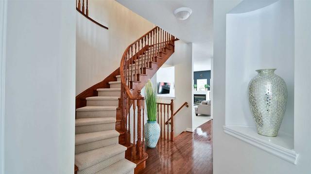 2034 Bloomfield Crt, House detached with 4 bedrooms, 4 bathrooms and 4 parking in Pickering ON | Image 25