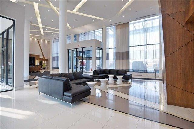 2205 - 75 Eglinton Ave W, Condo with 1 bedrooms, 1 bathrooms and 1 parking in Mississauga ON | Image 2