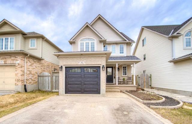 92 Foot Cres, House detached with 4 bedrooms, 3 bathrooms and 5 parking in Cambridge ON | Image 1