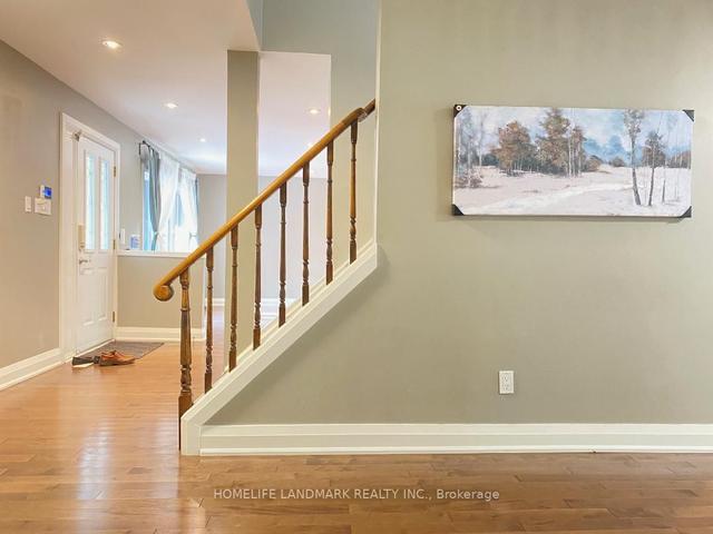 55 Leacock Cres, House detached with 4 bedrooms, 3 bathrooms and 3 parking in Toronto ON | Image 3