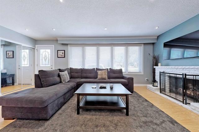 51 Mooregate Ave, House detached with 3 bedrooms, 2 bathrooms and 4 parking in Toronto ON | Image 13