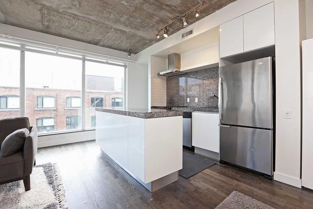 606 - 75 Portland St, Condo with 2 bedrooms, 2 bathrooms and 1 parking in Toronto ON | Image 3