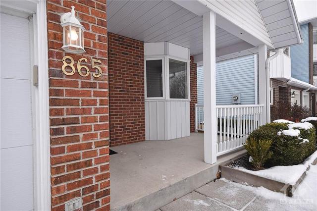 865 Rob Roy Avenue, Home with 3 bedrooms, 2 bathrooms and 3 parking in Ottawa ON | Image 2