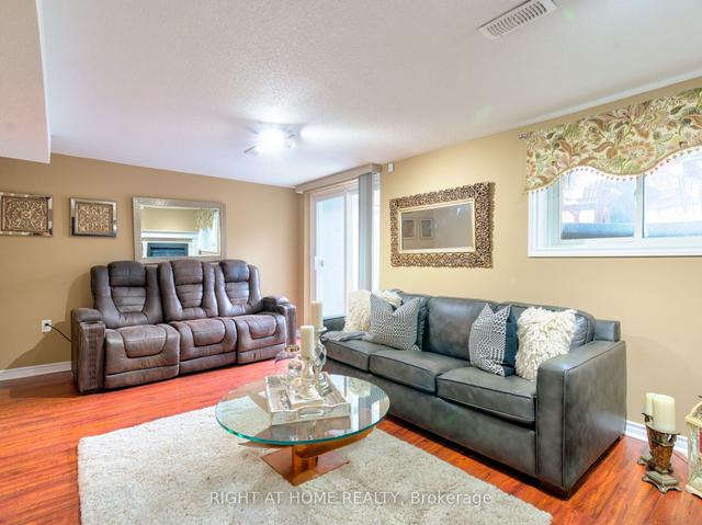 39 Rogers Rd, House detached with 3 bedrooms, 3 bathrooms and 3 parking in Toronto ON | Image 27