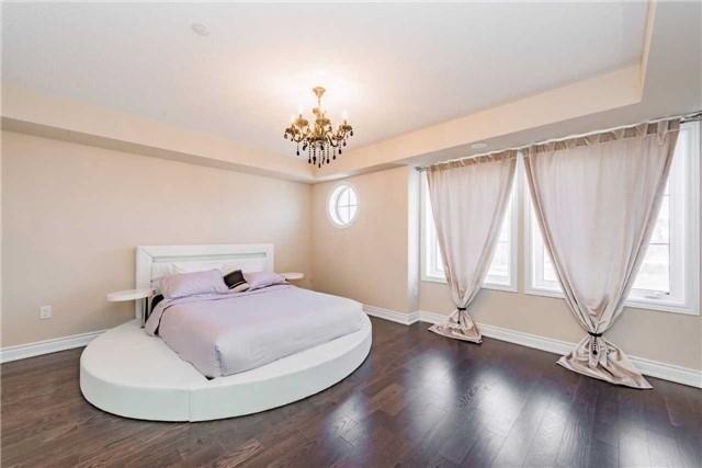 4 - 1331 Major Mackenzie Dr, Townhouse with 3 bedrooms, 3 bathrooms and 3 parking in Vaughan ON | Image 2