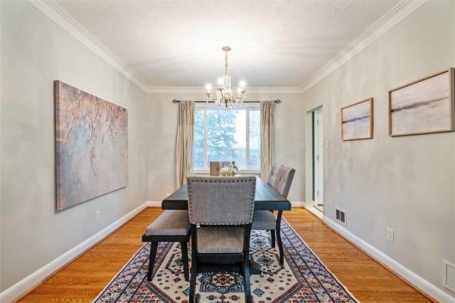 22 Cranleigh Crt, House detached with 3 bedrooms, 2 bathrooms and 10 parking in Toronto ON | Image 3