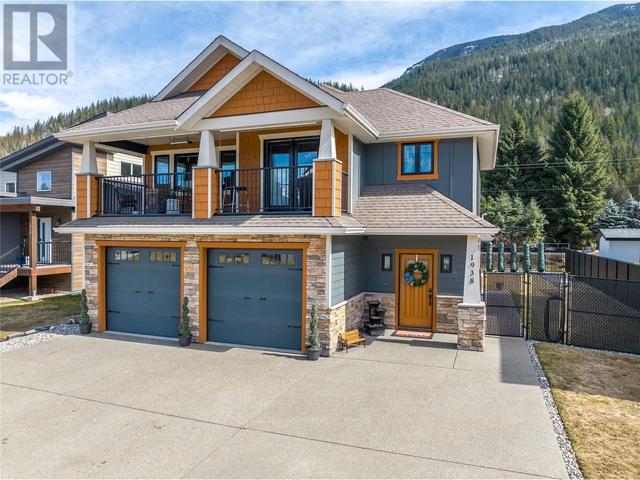 1938 Aspen Crescent, House detached with 4 bedrooms, 3 bathrooms and 6 parking in Revelstoke BC | Image 2