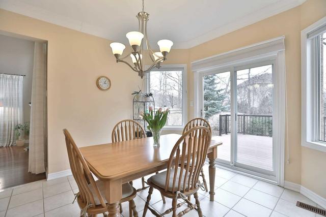 2283 Whitecliffe Way, House detached with 4 bedrooms, 5 bathrooms and 4 parking in Oakville ON | Image 3