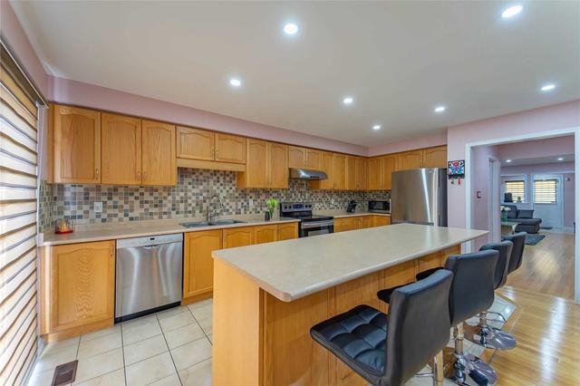 106 Newington Cres, House semidetached with 4 bedrooms, 3 bathrooms and 3 parking in Brampton ON | Image 6