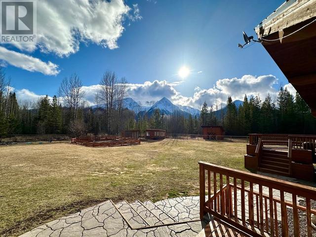 5779 Raceway Road, House detached with 4 bedrooms, 3 bathrooms and null parking in Bulkley Nechako A BC | Image 10