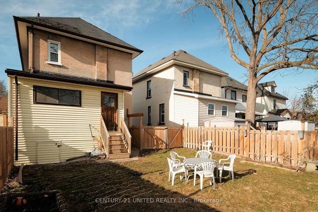 565 Paterson St, House detached with 3 bedrooms, 2 bathrooms and 2 parking in Peterborough ON | Image 7