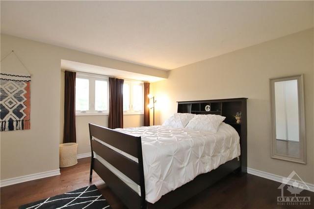 4329 Meadowvale Lane, Townhouse with 3 bedrooms, 2 bathrooms and 1 parking in Ottawa ON | Image 17