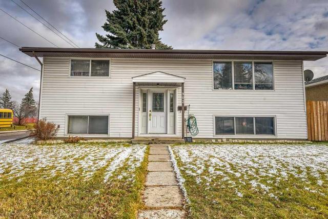 902 34 Street Se, House detached with 4 bedrooms, 2 bathrooms and 4 parking in Calgary AB | Image 2