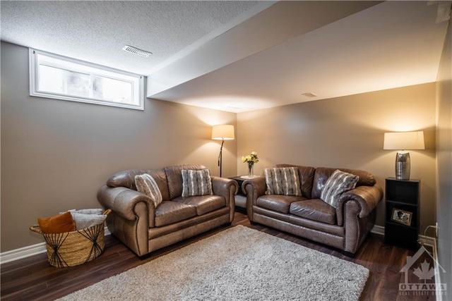 58 Bellwood Drive, Townhouse with 3 bedrooms, 3 bathrooms and 3 parking in Arnprior ON | Image 21