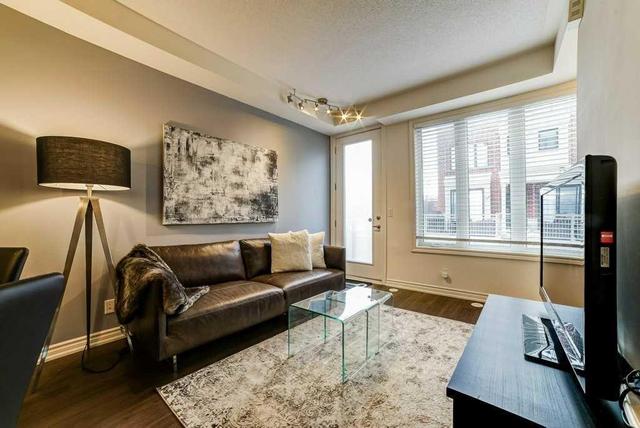 1 - 90 Eastwood Park Gdns, Townhouse with 2 bedrooms, 3 bathrooms and 1 parking in Toronto ON | Image 2