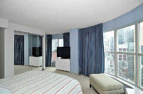lph 12 - 36 Blue Jays Way, Condo with 2 bedrooms, 3 bathrooms and 1 parking in Toronto ON | Image 13