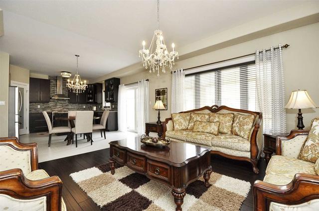 8 Vic Chambers Pl, House detached with 4 bedrooms, 3 bathrooms and 4 parking in Brant ON | Image 2