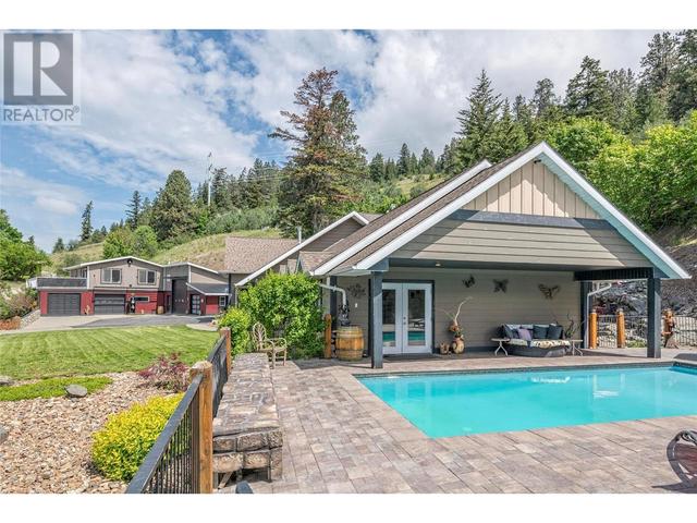 725 Cypress Drive, House detached with 5 bedrooms, 3 bathrooms and 16 parking in Coldstream BC | Image 2