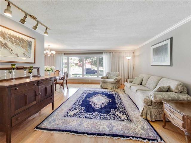 6 Avonmore Sq, House detached with 3 bedrooms, 2 bathrooms and 3 parking in Toronto ON | Image 4