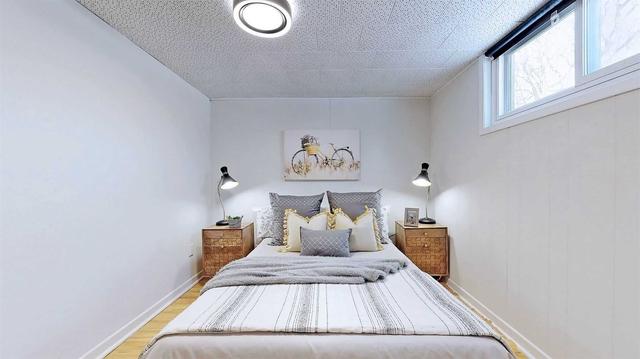 17 Baroness Cres, House detached with 3 bedrooms, 3 bathrooms and 4 parking in Toronto ON | Image 4