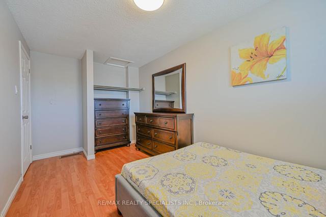 66 Carisbrook Crt, Townhouse with 3 bedrooms, 2 bathrooms and 2 parking in Brampton ON | Image 25